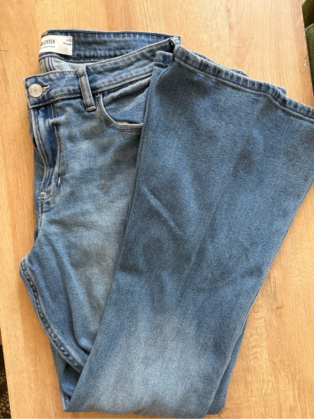 Hollister Women's Light Blue flared-Leg Jeans